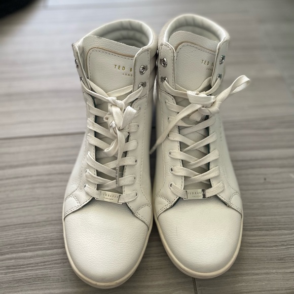 Ted Baker London leather High top sneakers. Mens 8 - Picture 2 of 5